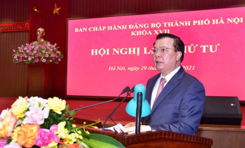 í thư Thành ủy Đinh Tiến Dũng phát biểu khai mạc Hội nghị lần thứ tư Ban Chấp hành Đảng bộ thành phố khóa XVII. Ảnh: Viết Thành