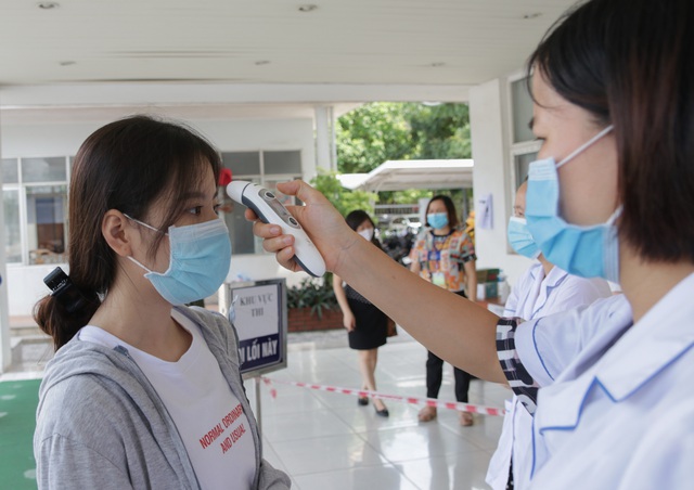 Do dịch Covid-19 diễn biến phức tạp, nhiều trường đại học chuyển sang dạy trực tuyến ngay đầu th&aacute;ng 5