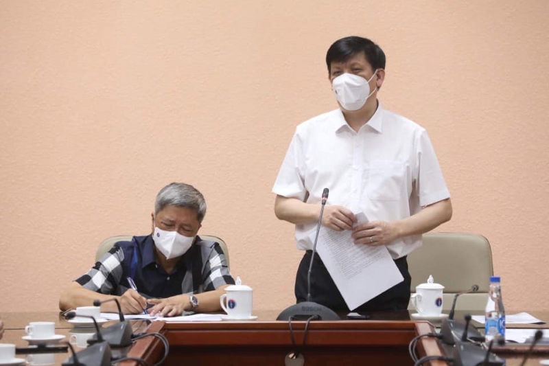 GS.TS Nguyễn Thanh Long - Bộ trưởng Bộ Y tế trao đổi tại buổi gặp mặt.