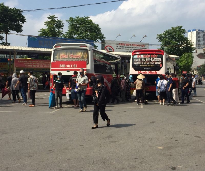 Tại bến xe Giáp Bát