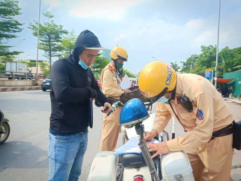 CSGT đội 6 xử lý vi phạm