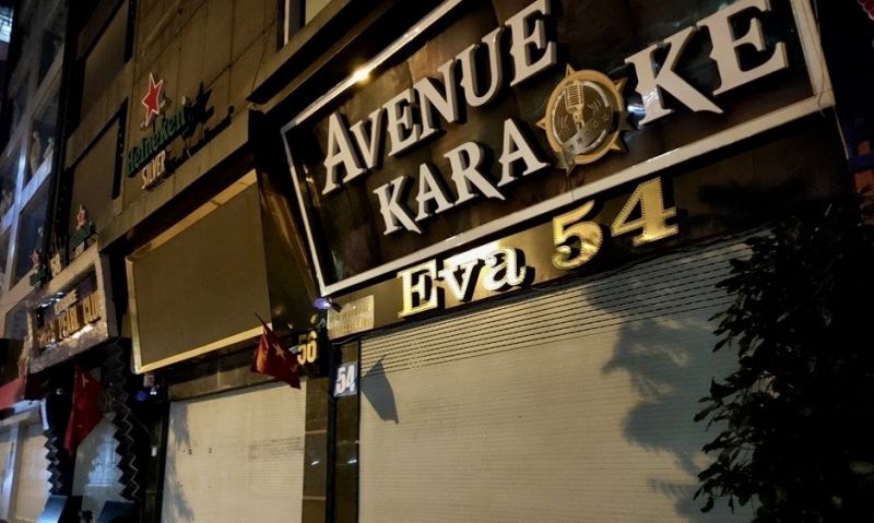 Dãy quán Karaoke ở phố Trần Thái Tông 