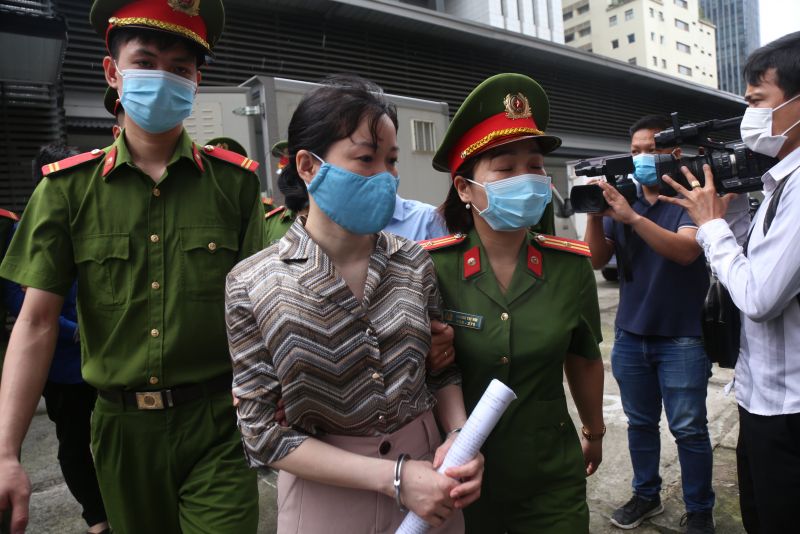 C&aacute;c bị c&aacute;o được dẫn giải tới To&agrave;