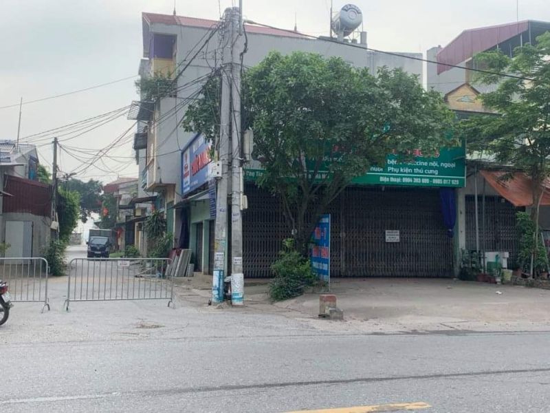 Khu vực phong tỏa  nơi l&agrave;m việc của người nhiễm Covid-19