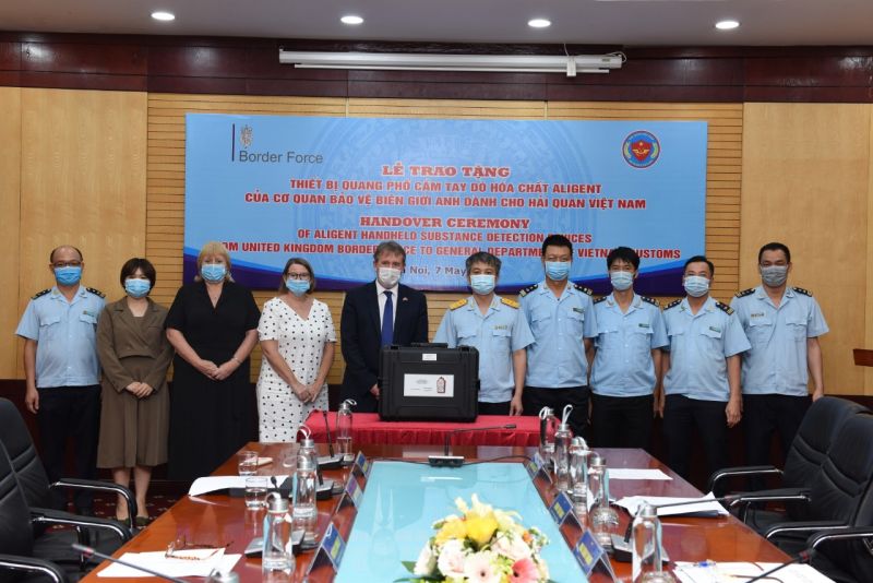 Tại lễ giao nhận 4 máy quang phổ phát hiện hóa chất cho Tổng cục Hải quan Tại lễ giao nhận 4 máy quang phổ phát hiện hóa chất cho Tổng cục Hải quan