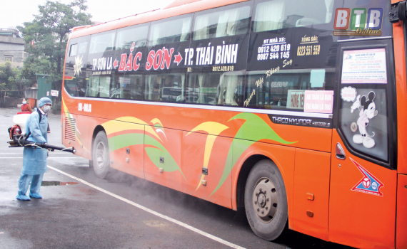 Xe khánh liên tỉnh sẽ không được dừng đón trả khách tại những vùng đang có dịch. Xe khánh liên tỉnh sẽ không được dừng đón trả khách tại những vùng đang có dịch.