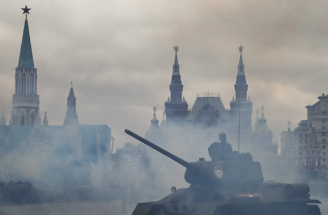 Những hình ảnh đẹp trong lễ diễu binh mừng chiến thắng phát xít - ảnh 2