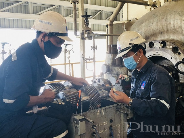 CBCNV Nhà máy đạm Cà Mau đeo khẩu trang trong suốt quá trình bảo dưỡng tổng thể nhà máy.