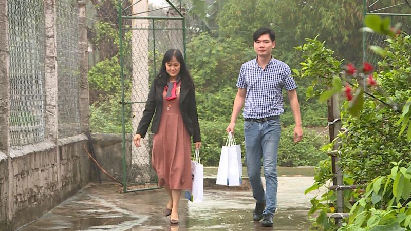 Đại diện đại lá lành Vinamilk đến thăm gia đình chị Quý Thu tại tỉnh Ninh Bình Đại diện đại lá lành Vinamilk đến thăm gia đình chị Quý Thu tại tỉnh Ninh Bình