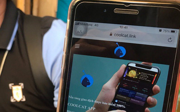 H&agrave;ng trăm người 