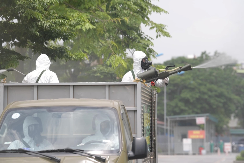 Phun khử khuẩn BV K Tân Triều.