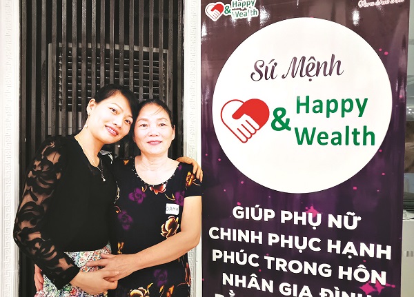B&agrave; Oanh c&ugrave;ng con g&aacute;i tham gia lớp học y&ecirc;u thương v&agrave; chữa l&agrave;nh vết thương của chuy&ecirc;n gia t&acirc;m l&yacute; Tuệ An