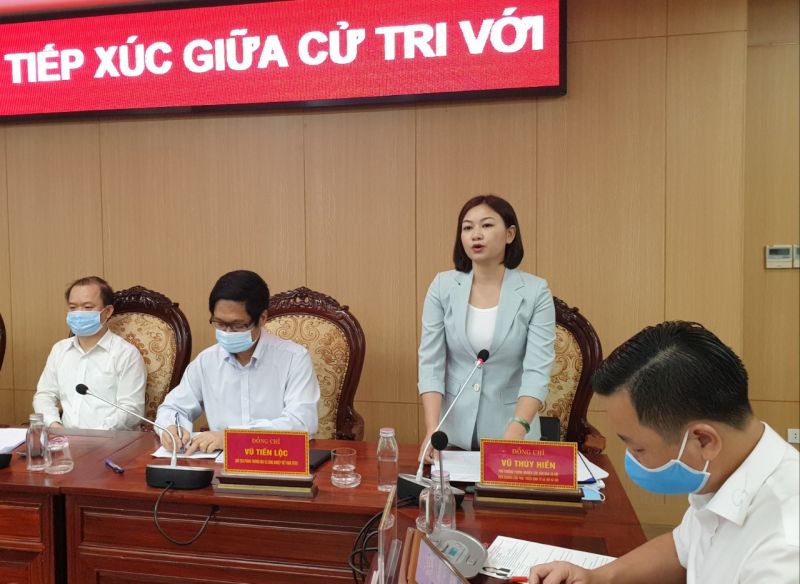 Ứng cử viên Vũ Thúy Hiền trình bày chương trình hành động