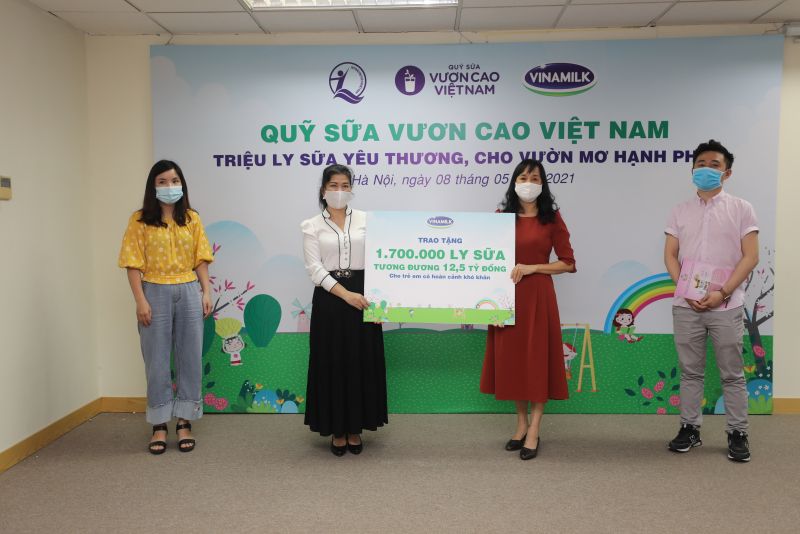 1,7 TRIỆU HỘP SỮA SẼ ĐƯỢC VINAMILK SẼ GỬI ĐẾN TRẺ EM KHÓ KHĂN QUA QUỸ SỮA VƯƠN CAO VIỆT NAM - ảnh 2