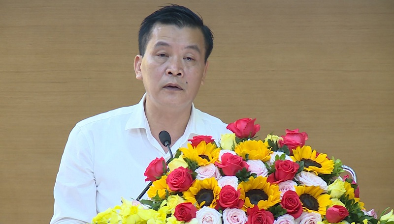 Ứng cử viên Lê Trung Kiên trình bày chương trình hafh động