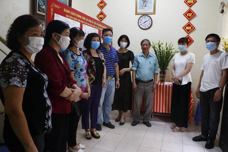 Đo&agrave;n kiểm tra của Hội LHPN H&agrave; Nội đ&aacute;nh gi&aacute; cao sự v&agrave;o cuộc t&iacute;ch cực của c&aacute;n bộ, hội vi&ecirc;n  phụ nữ trong tham gia c&ocirc;ng t&aacute;c bầu cử