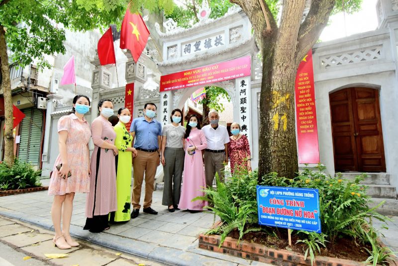 “Đoạn đường nở hoa” của Hội LHPN phường Hàng Trống, quận Hoàn Kiếm