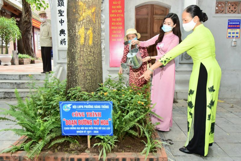 Không chỉ nâng cao chất lượng, mà giữ gìn vệ sinh môi trường luôn được các cấp Hội LHPN quan tâm, thực hiện