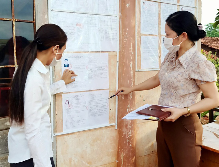 Hội phụ nữ cơ sở của tỉnh Đắk Lắk t&iacute;ch cực tuy&ecirc;n truyền, hướng dẫn hội vi&ecirc;n sẵn s&agrave;ng cho ng&agrave;y hội to&agrave;n d&acirc;n đi bầu cử. Ảnh: CTV