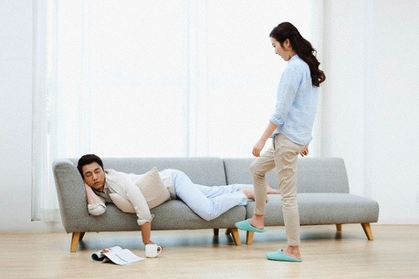 Anh chồng lười biếng bao nhiêu năm nay vẫn thích ăn ngủ hơn làm để phụ giúp vợ con