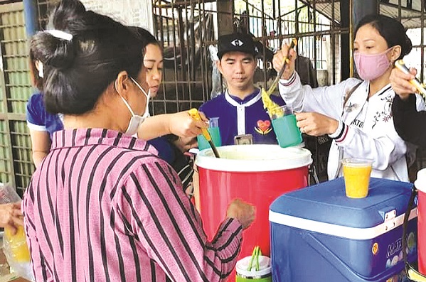 M&ocirc; h&igrave;nh &ldquo;Nồi ch&aacute;o từ thiện&rdquo; của Hội LHPN huyện Chương Mỹ đ&atilde; gi&uacute;p đỡ cho bệnh nh&acirc;n v&agrave; gia đ&igrave;nh người bệnh c&oacute; ho&agrave;n cảnh kh&oacute; khăn.