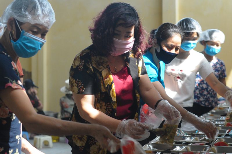 Hội LHPN Hà Nội tặng quà, động viên xã Hiền Giang (huyện Thường Tín) phòng, chống dịch - ảnh 4