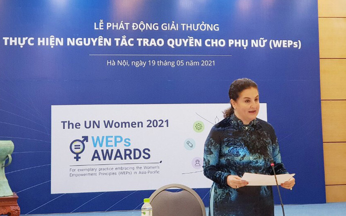 Trưởng Đại diện UN WOMEN tại Việt Nam Elisa Fernandez Saenz ph&aacute;t biểu tại lễ ph&aacute;t động.