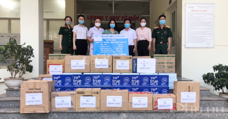 Hội LHPN quận Ho&agrave;ng Mai ủng hộ cho tuyến đầu chống dịch