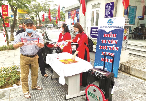 Điểm tuy&ecirc;n truyền xung k&iacute;ch của Hội phụ nữ phường Liễu Giai, quận Ba Đ&igrave;nh
