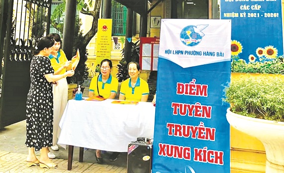 Điểm tuy&ecirc;n truyền xung k&iacute;ch của Hội PN phường H&agrave;ng B&agrave;i quận Ho&agrave;n Kiếm.