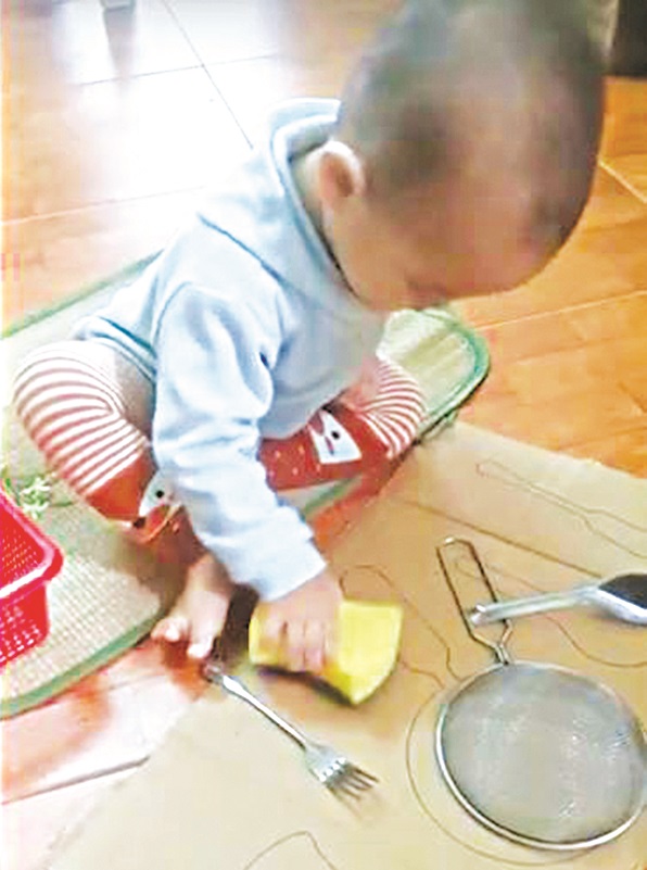 Nghỉ dịch Covid-19 cũng l&agrave; thời điểm cha mẹ c&oacute; thời gian s&aacute;ng tạo đồ chơi cho c&aacute;c con