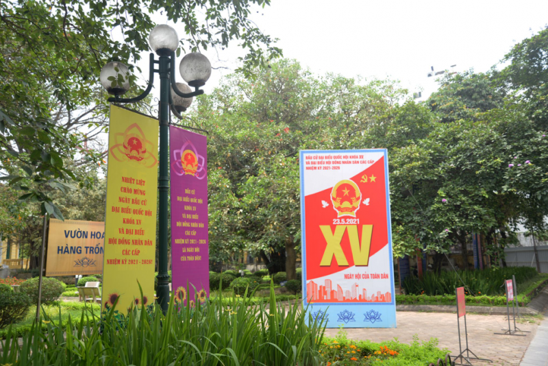 Hà Nội rực rỡ cờ hoa sẵn sàng cho ngày bầu cử - ảnh 3