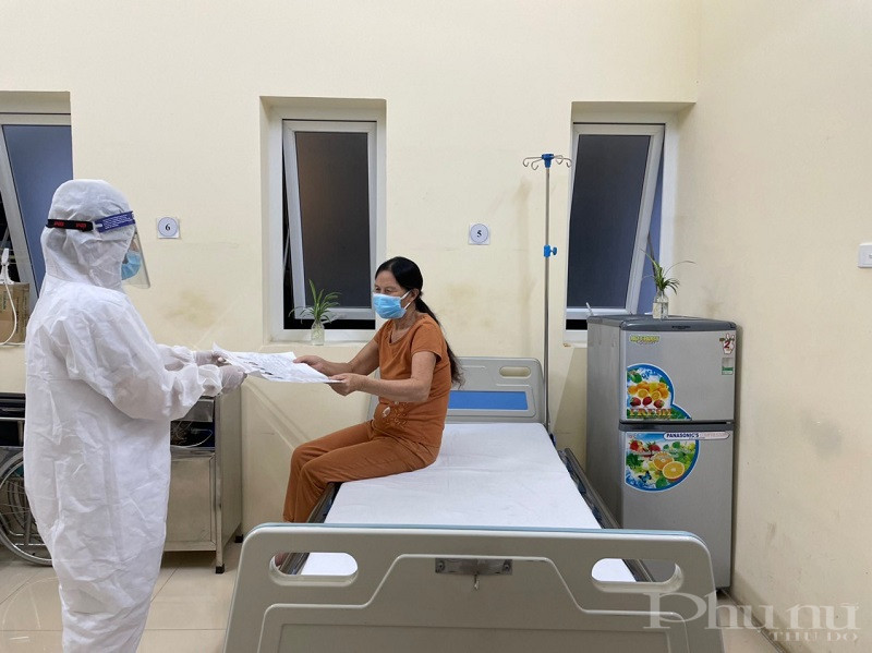 Y bác sĩ bệnh viện gửi thông tin đại biểu ứng cử tới từng người bệnh. Y bác sĩ bệnh viện gửi thông tin đại biểu ứng cử tới từng người bệnh.