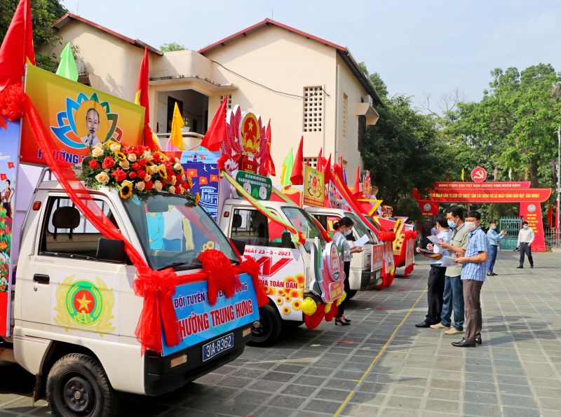 Sơn Tây: 15 đội xe tuyên truyền lưu động về bầu cử - ảnh 4