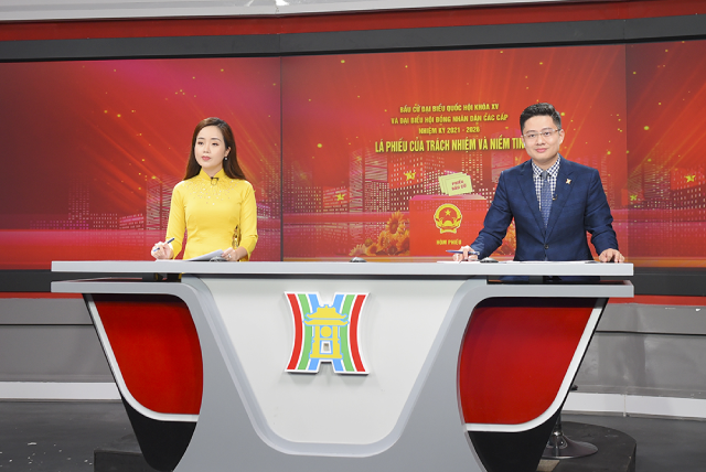 BTV Bích Hường và Anh Đức tham gia dẫn Cầu truyền hình.