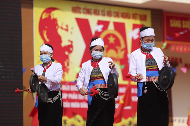 Bà con người dân tộc thiểu số tại xã Quang Minh, huyện Ba Vì sẽ tham gia biểu diễn các tiết mục nghệ thuật truyền thống trong ngày bầu cử của toàn dân.