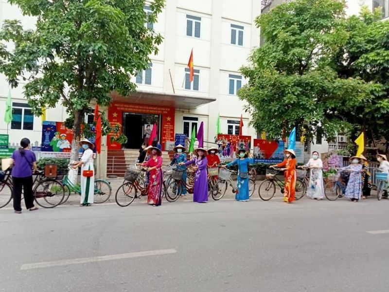 Phụ nữ Ba Đình: Hân hoan áo dài xuống phố chào đón ngày hội toàn dân đi bầu cử - ảnh 2