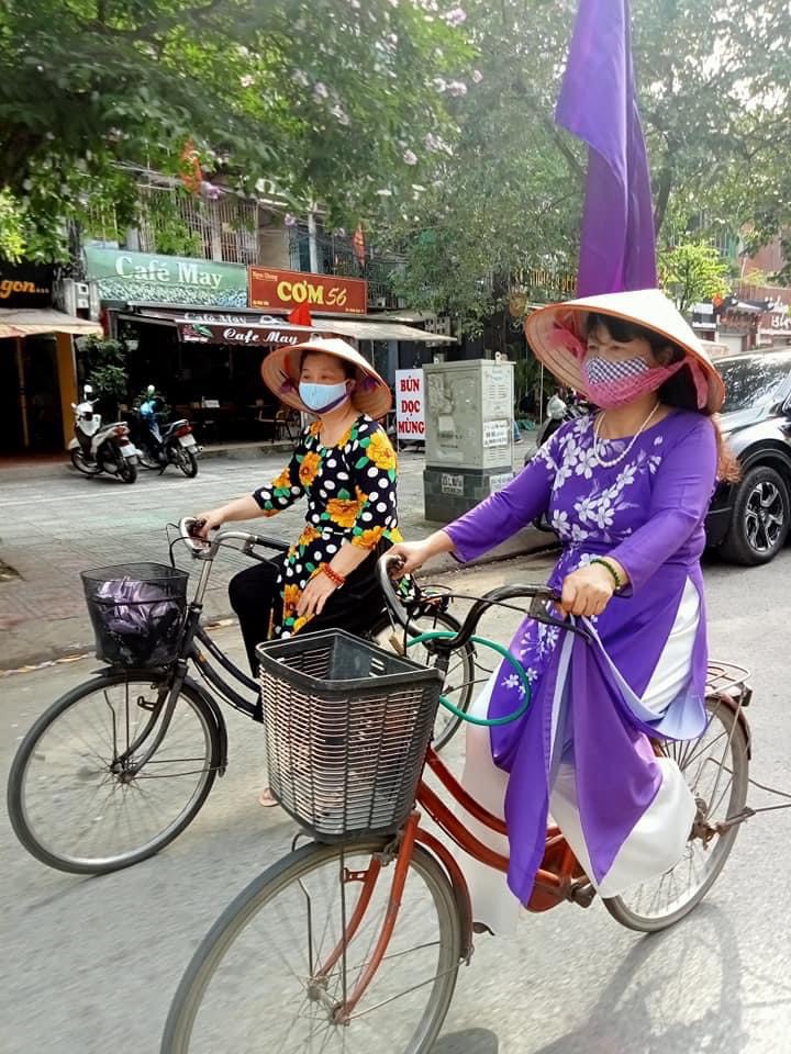 Phụ nữ Ba Đình: Hân hoan áo dài xuống phố chào đón ngày hội toàn dân đi bầu cử - ảnh 3