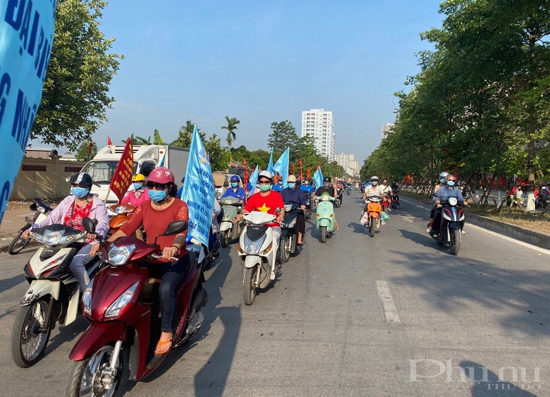 Không chỉ tạo cảnh quan, hội viên phụ nữ còn tổ chức các đoàn xe lưu động tuyên truyền nhân dân thực hiện quyền lợi và trách nhiệm bầu cử Đại biểu Quốc Hội khoá XV và đại biểu HĐND các cấp nhiệm kỳ 2021-2026!