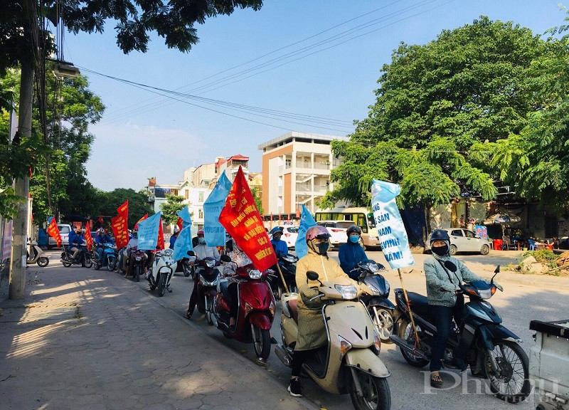 Nhờ phương pháp tuyên truyền lưu động này, thông tin về hoạt động bầu cử, cử tri... được truyền tải đầy đủ tới mọi người dân trên địa bàn quận Hoàng Mai.