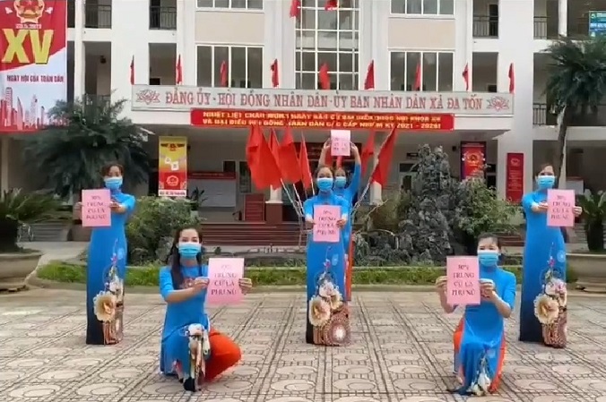 C&aacute;n bộ hội vi&ecirc;n phụ nữ Gia L&acirc;m tuy&ecirc;n truyền chị em