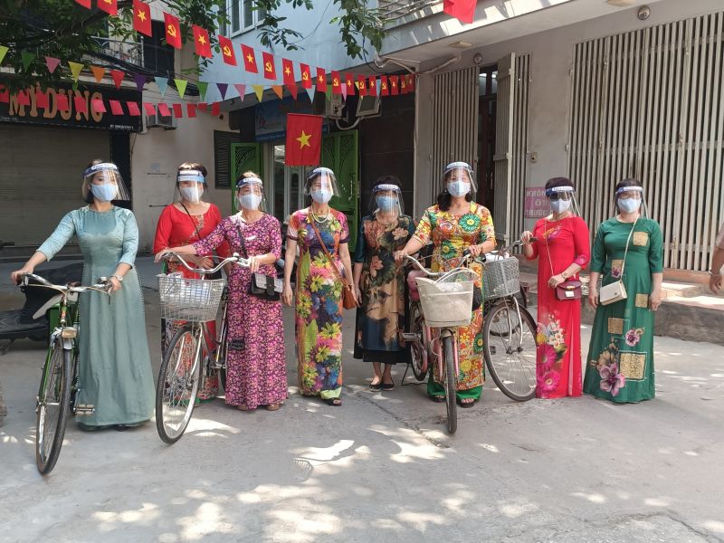 Phụ nữ Ba Đình: Hân hoan áo dài xuống phố chào đón ngày hội toàn dân đi bầu cử - ảnh 1