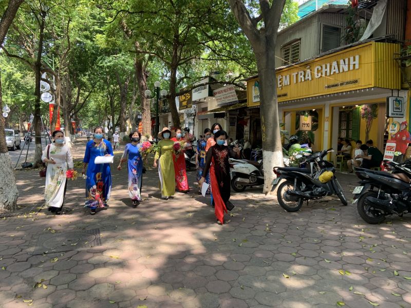 Phụ nữ Ba Đình: Hân hoan áo dài xuống phố chào đón ngày hội toàn dân đi bầu cử - ảnh 7