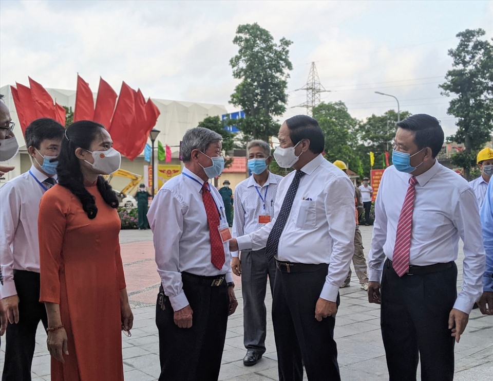 Cũng trong sáng 23.5, ông Lê Văn Thành - Uỷ viên Ban chấp hành Trung ương Đảng, Phó Thủ tướng Chính phủ có mặt tại khu vực bỏ phiếu số 1, phường Đổng Quốc Bình (quận Ngô Quyền, TP Hải Phòng), chờ đợi bỏ phiếu.