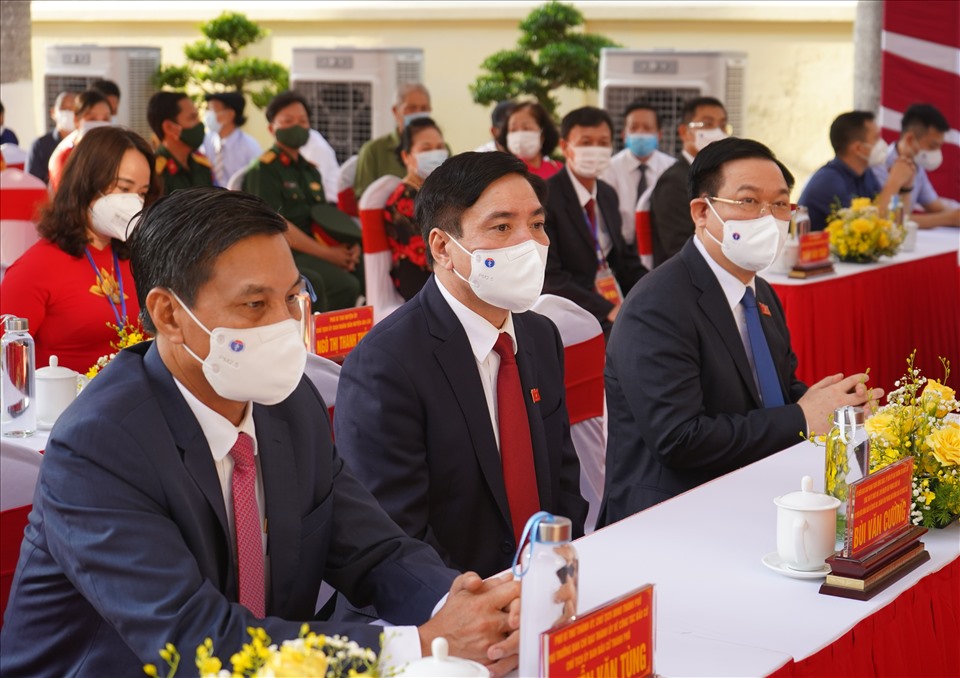 Trong sáng 23.5, Chủ tịch Quốc hội Vương Đình Huệ, Tổng Thư ký Quốc hội Bùi Văn Cường cùng hơn 1,5 triệu cử tri TP.Hải Phòng hân hoan đi bỏ phiếu, sáng suốt lựa chọn những đại biểu xứng đáng, đại diện cho ý chí và nguyện vọng của nhân dân.