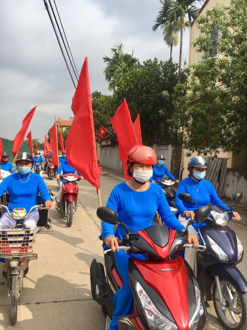 Phụ nữ Thanh Trì hưởng ứng mặc áo dài đi bầu cử - ảnh 6