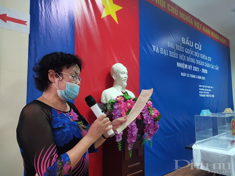 Tổ trưởng  tổ bầu cử số 3 Nguyễn Thị Thảo ph&aacute;t biểu khai mạc buổi lễ