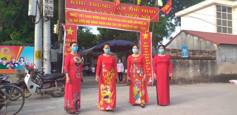 Phụ nữ Thủ đô hân hoan mặc áo dài đi bầu cử - ảnh 5