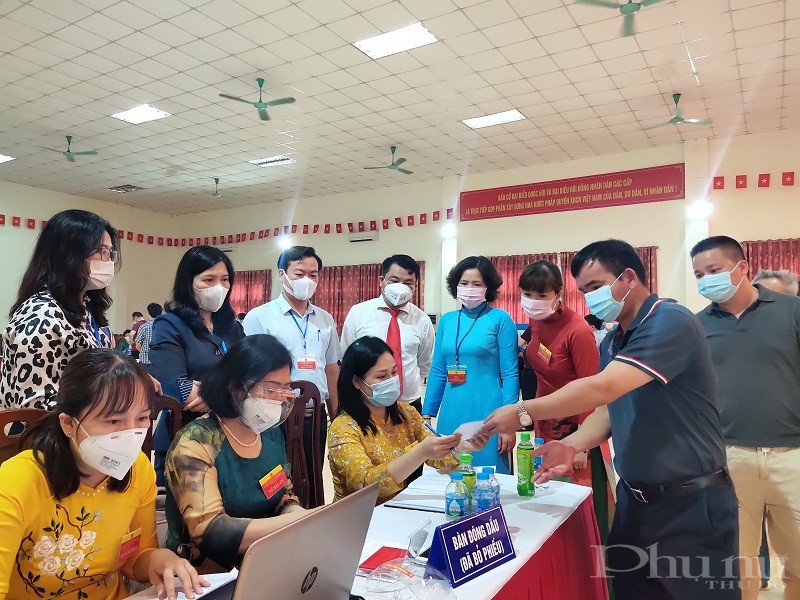 Đo&agrave;n kiểm tra c&ocirc;ng t&aacute;c  tại đơn vị bầu cử số