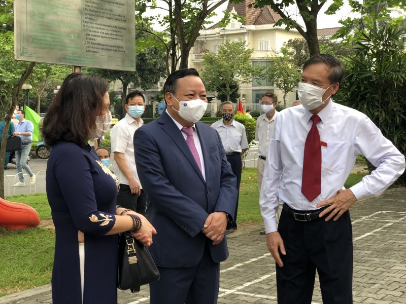 Đồng ch&iacute; Nguyễn Văn Phong tại khu vực bầu cử